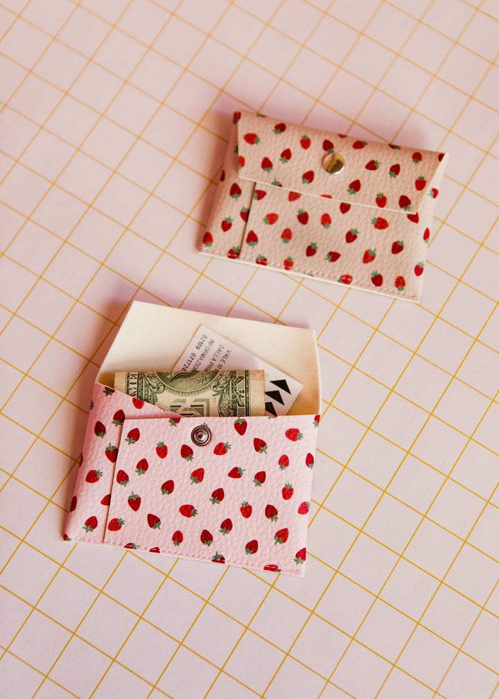 Fresas Pink Card Wallets