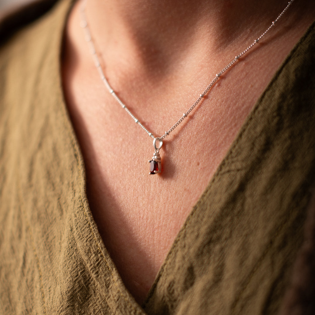 Halskette Birthstone Januar mit Granat in Silber #alunir:silber
