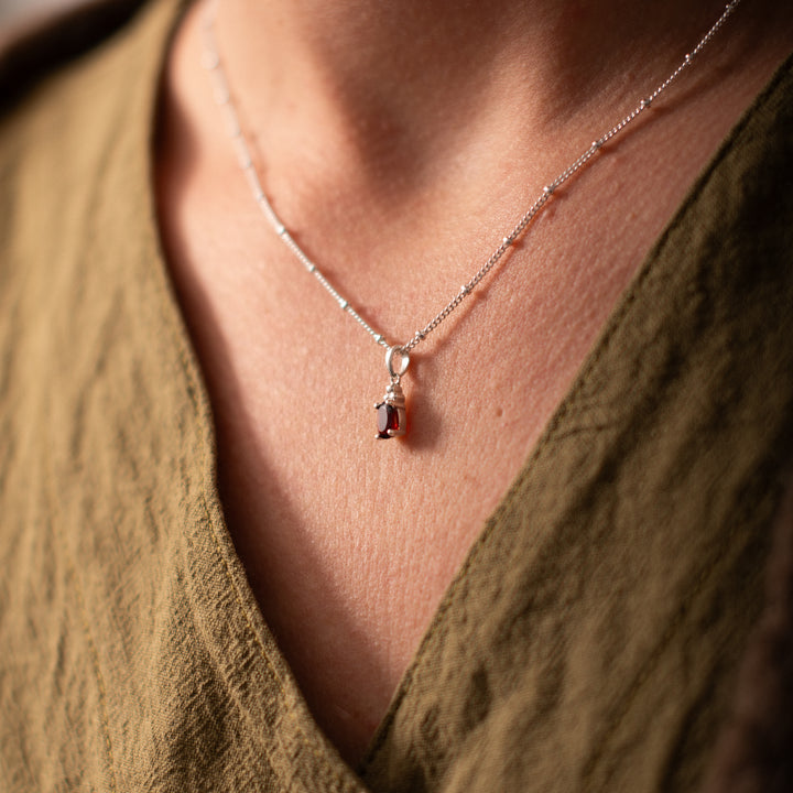 Halskette Birthstone Januar mit Granat in Silber 
