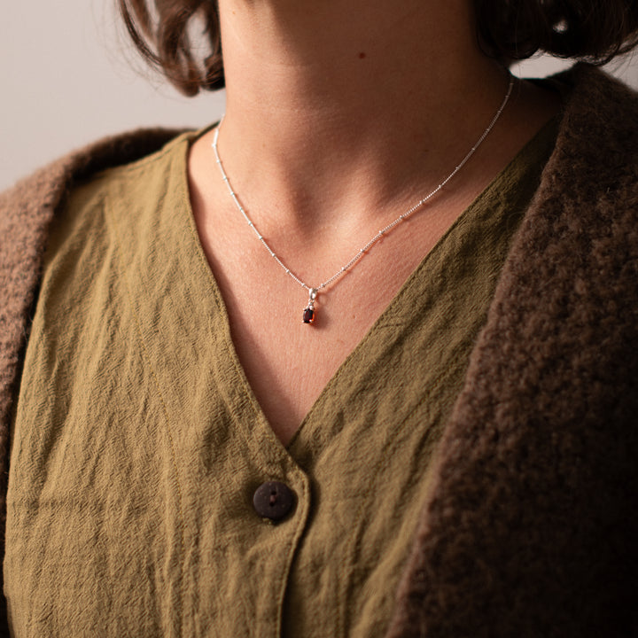 Halskette Birthstone Januar mit Granat in Silber 