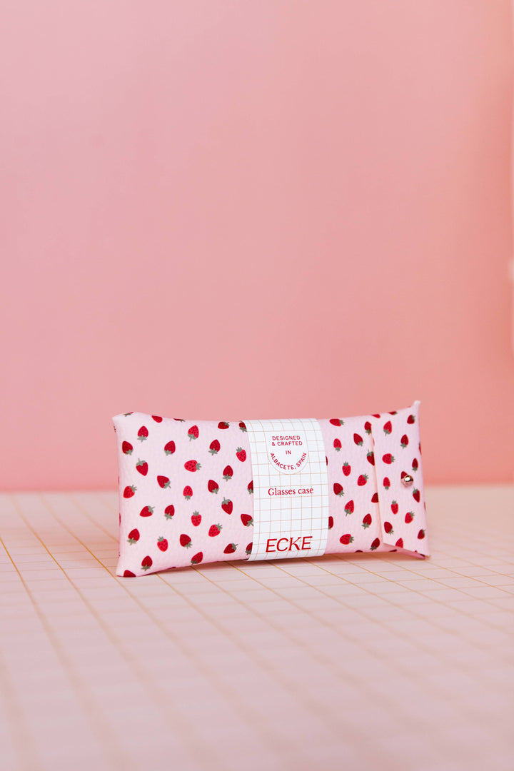 Fresas Pink Sunglasses & Glasses Case