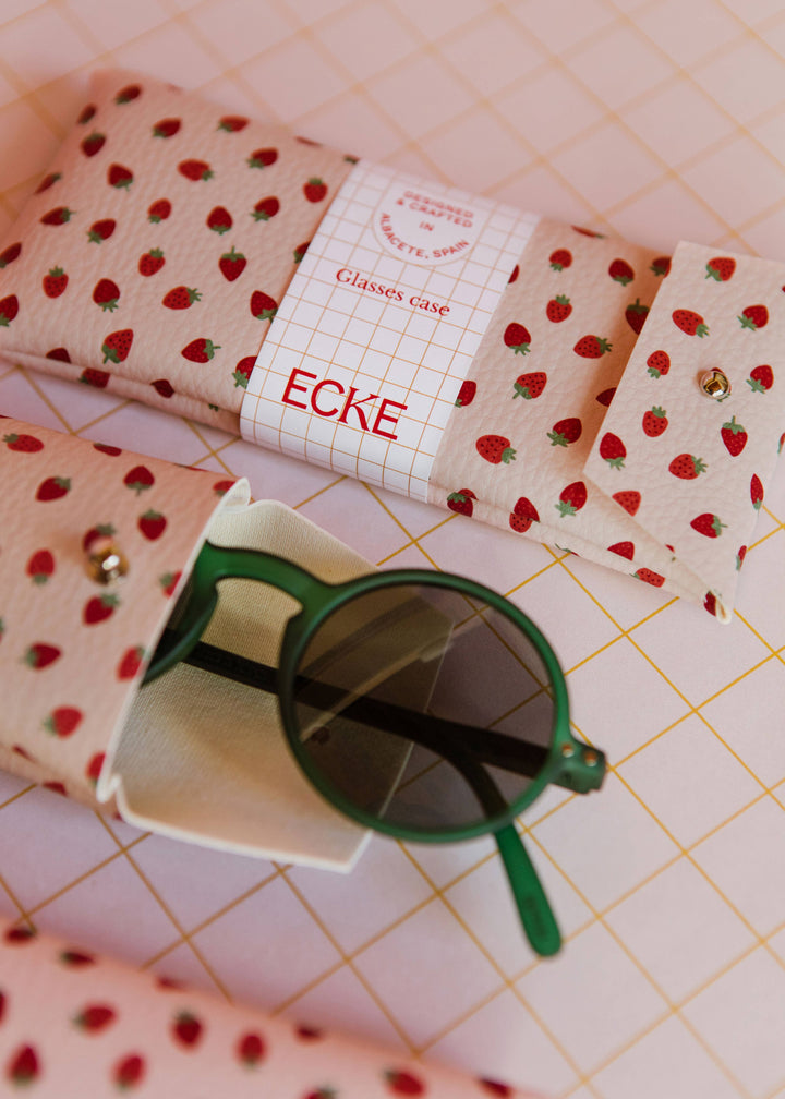 Fresas Pink Sunglasses & Glasses Case