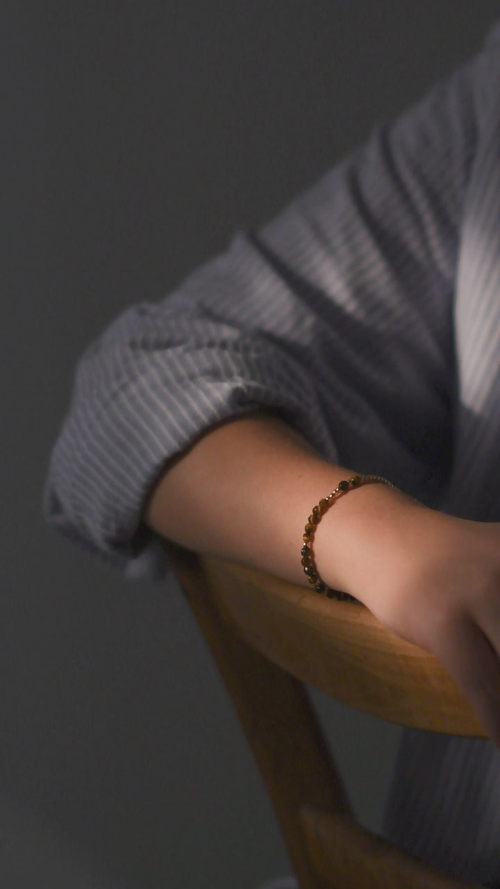 Armband Code Of "Survivor"